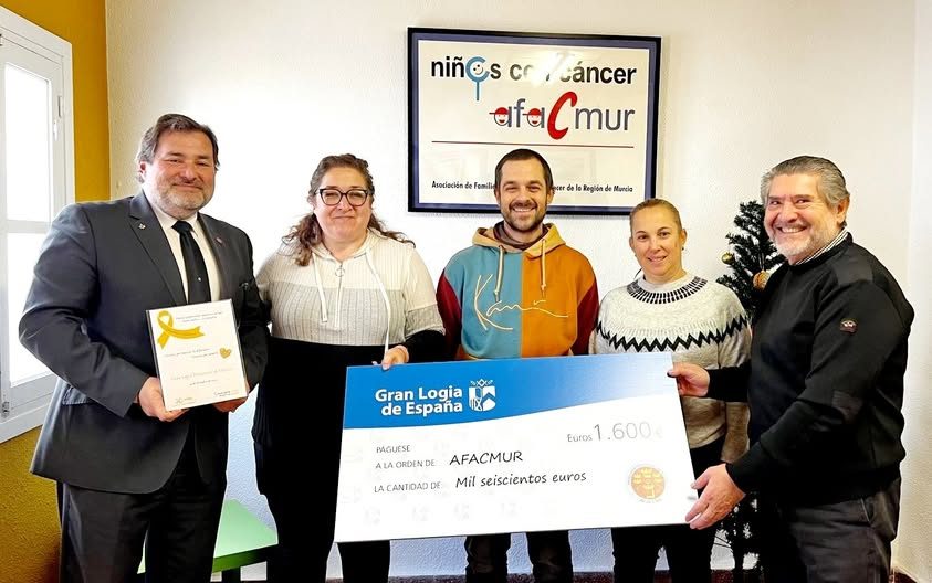 Entrega donación a AFACMUR